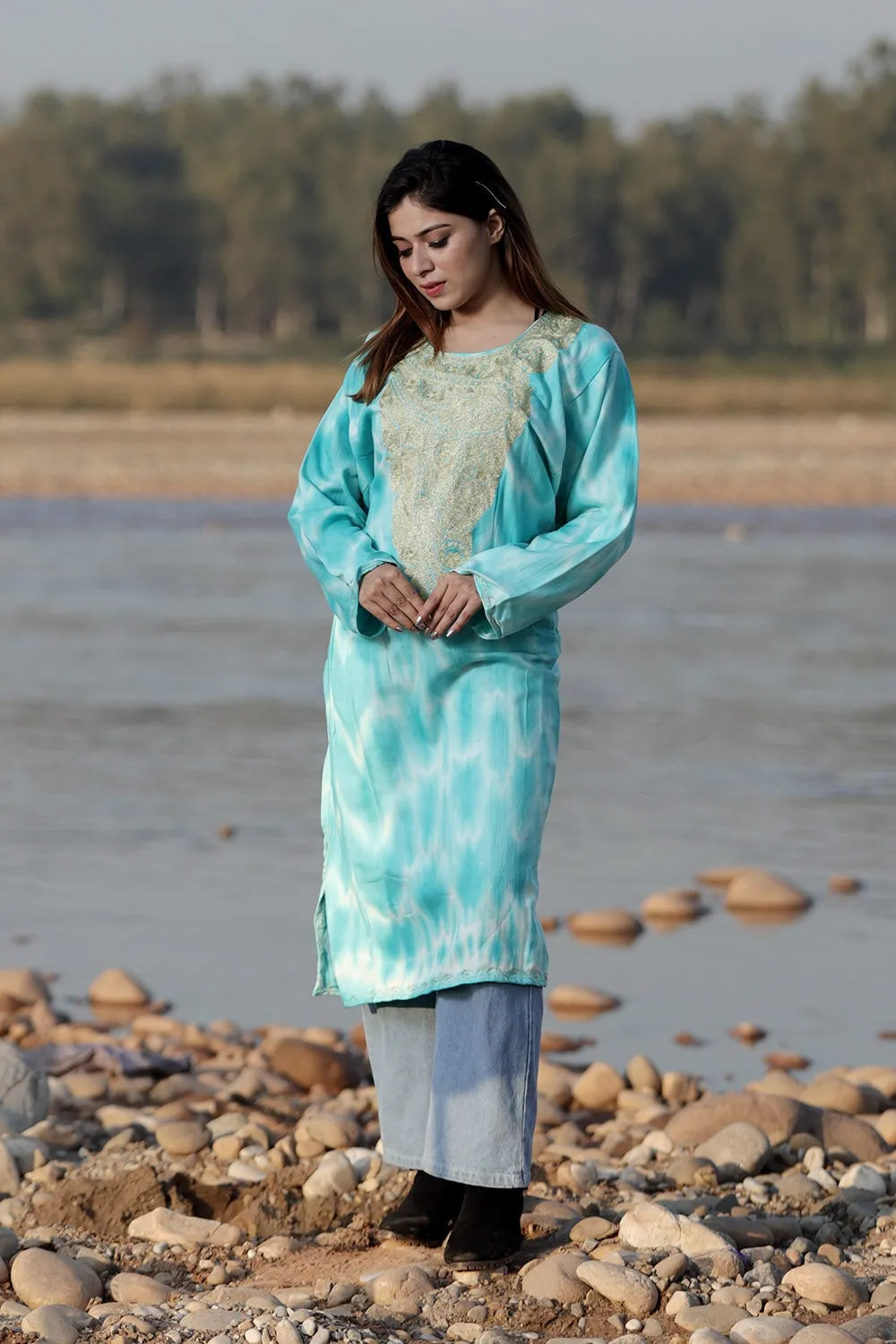 LOVELY DEEP FIROZI COLOUR TIE-DYE Aari Tilla Work Embroidered Phiran Enriched Designer Neckline Pattern