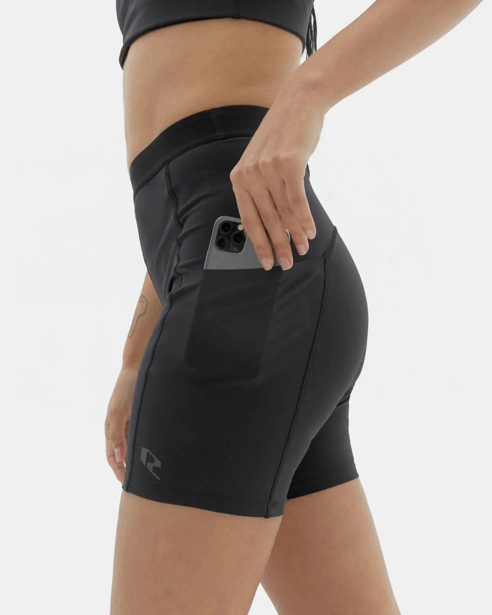 RUNNING ORDER Ari 6" Short